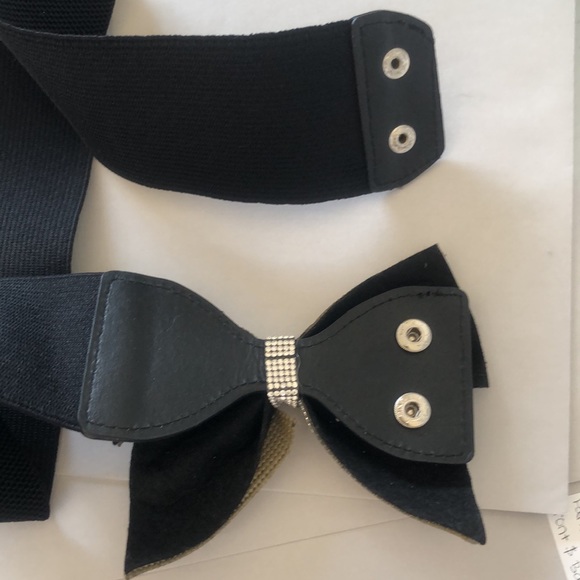 Black stretch belt. - Picture 8 of 9